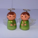 Pareja de ángeles de luz verdes creados con modelado a mano