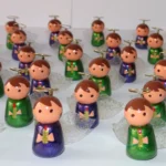 Colección de ángeles de luz en colores morado y verde con modelado a mano