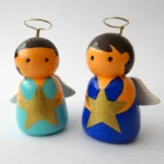 Figuras de ángeles guardianes azules con alas de porcelanicrón