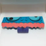 empaque halloween azul con lengua larga.