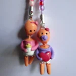Llaveros de bebé en porcelanicrón rosa y lila