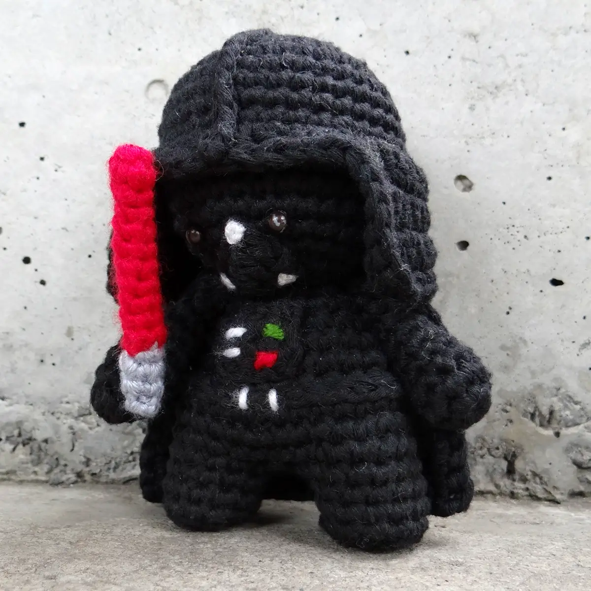 Figura Darth Vader tejida de perfil