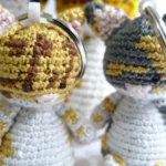 Detalle de ojos de mostacilla en gatos personalizados en amigurumi