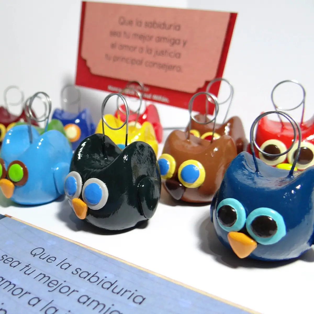 Cómo usar el animalito mensajero con nota en soporte de alambre