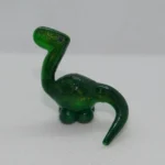 Dinosaurio miniatura decorativo con modelado a mano