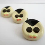 Prendedores de Drácula en porcelanicrón con colmillos que brillan