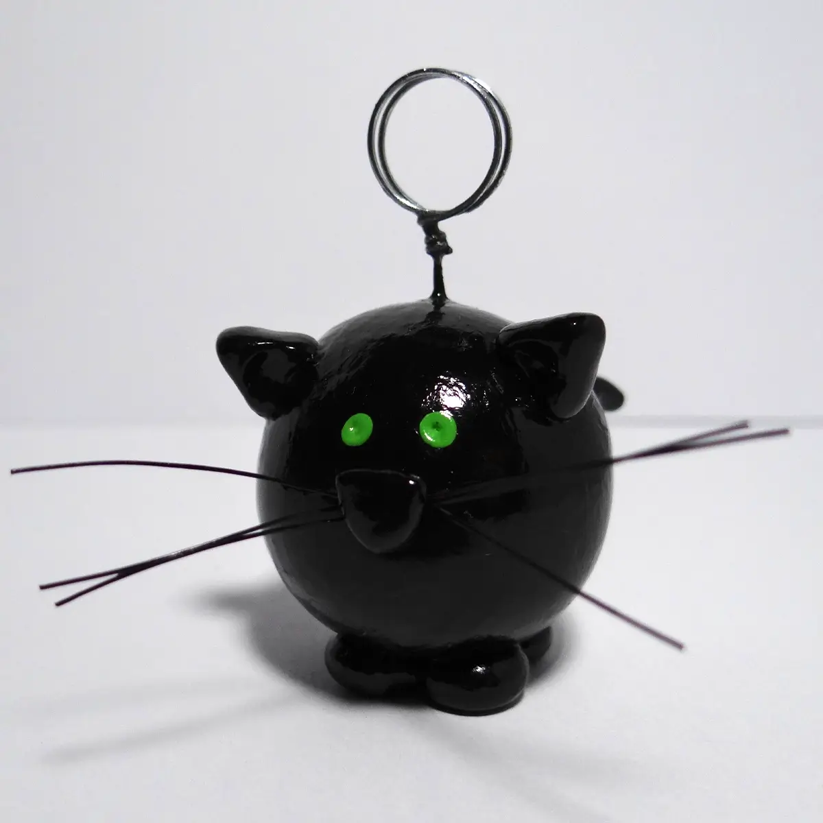 Gato negro decorativo para mensajes con técnica artesanal