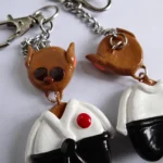 Llaveros de hombre lobo en porcelanicrón con traje de Hapkido