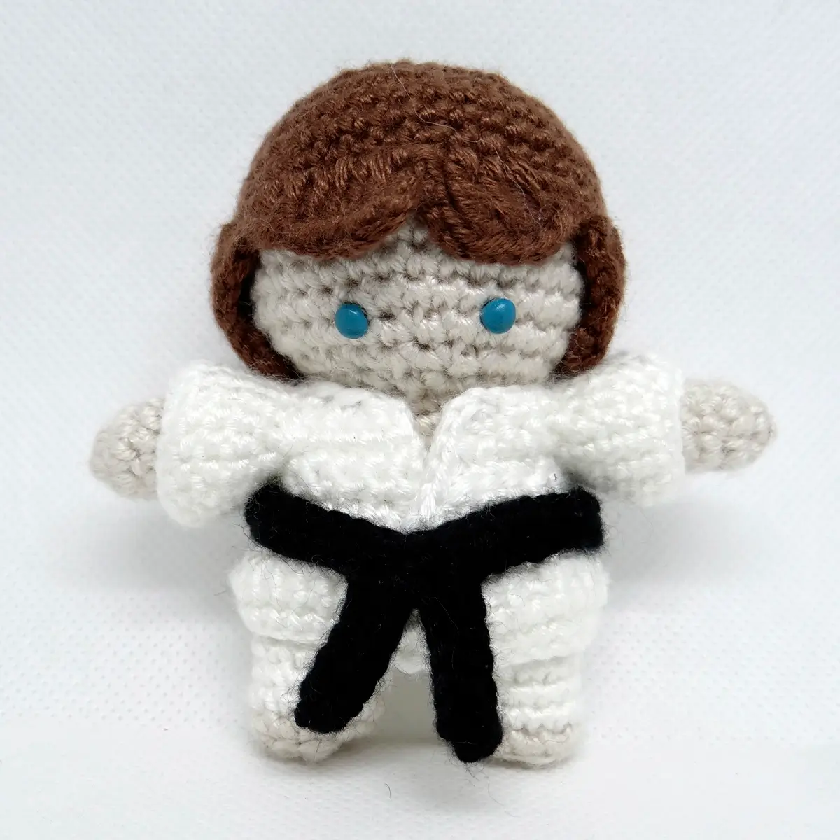 Figura decorativa de Jiu-Jitsu cinturón negro amigurumi