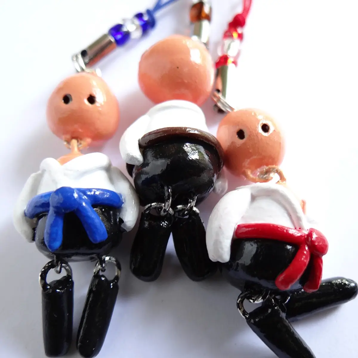 Llaveros de Hapkido cinturones azul rojo y marrón