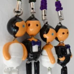 Llaveros de boda con trajes personalizados