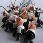 Varios llaveros artesanales de Marie Poussepin en porcelanicrón