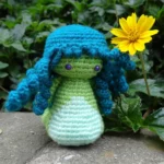 Personaje de Medusa amigurumi en paisaje natural