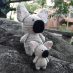 Set de Teo Frenchie amigurumi decorativo y llavero
