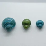 Tortugas pequeñas decorativas creadas con modelado a mano